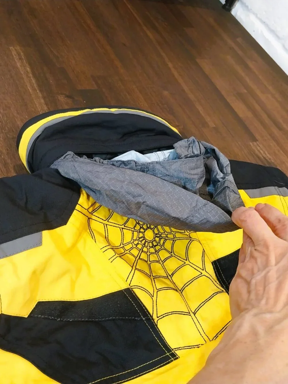 Kids Youth Spyder Snowsuit Yellow Black Size 7 Growing Size One Piece Coveralls.